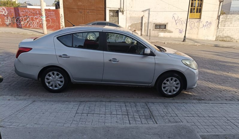 
								Nissan Versa 2013 full									