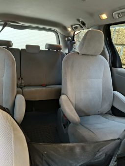 
										Toyota Sienna CE 2017 full									